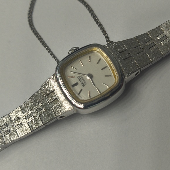 Vintage Seiko Women\'s Silver and Gold Watch main image 6